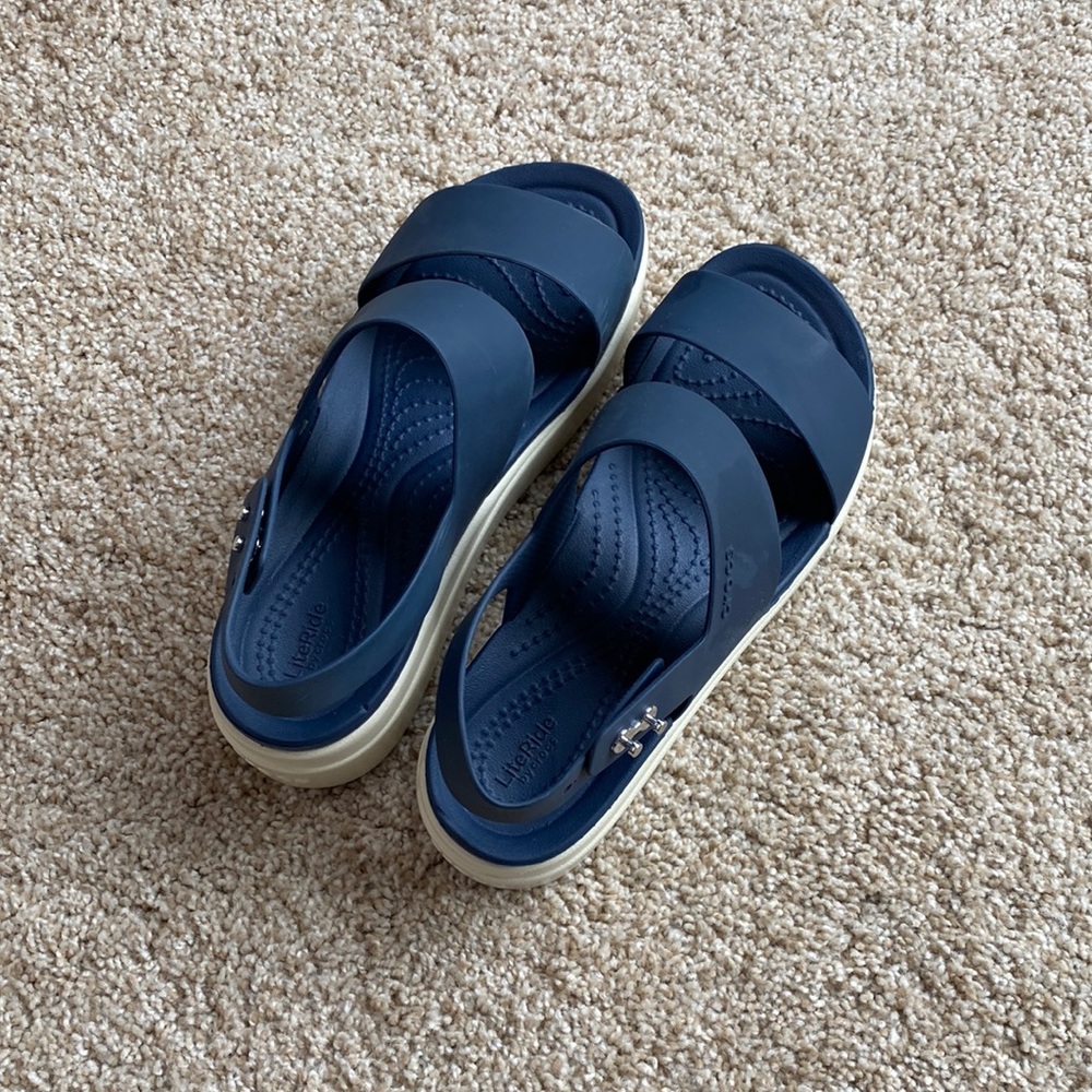 These adorable croc’s are casual and comfortable. Great for summer weddings!